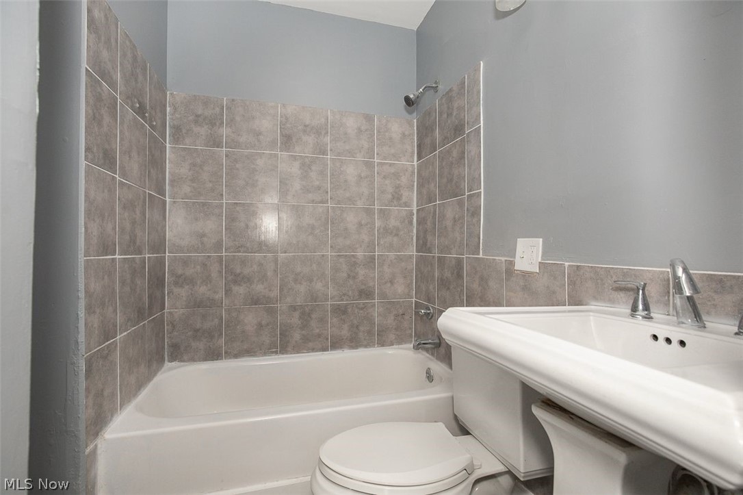 11429 Lardet Avenue Cleveland OH 44104