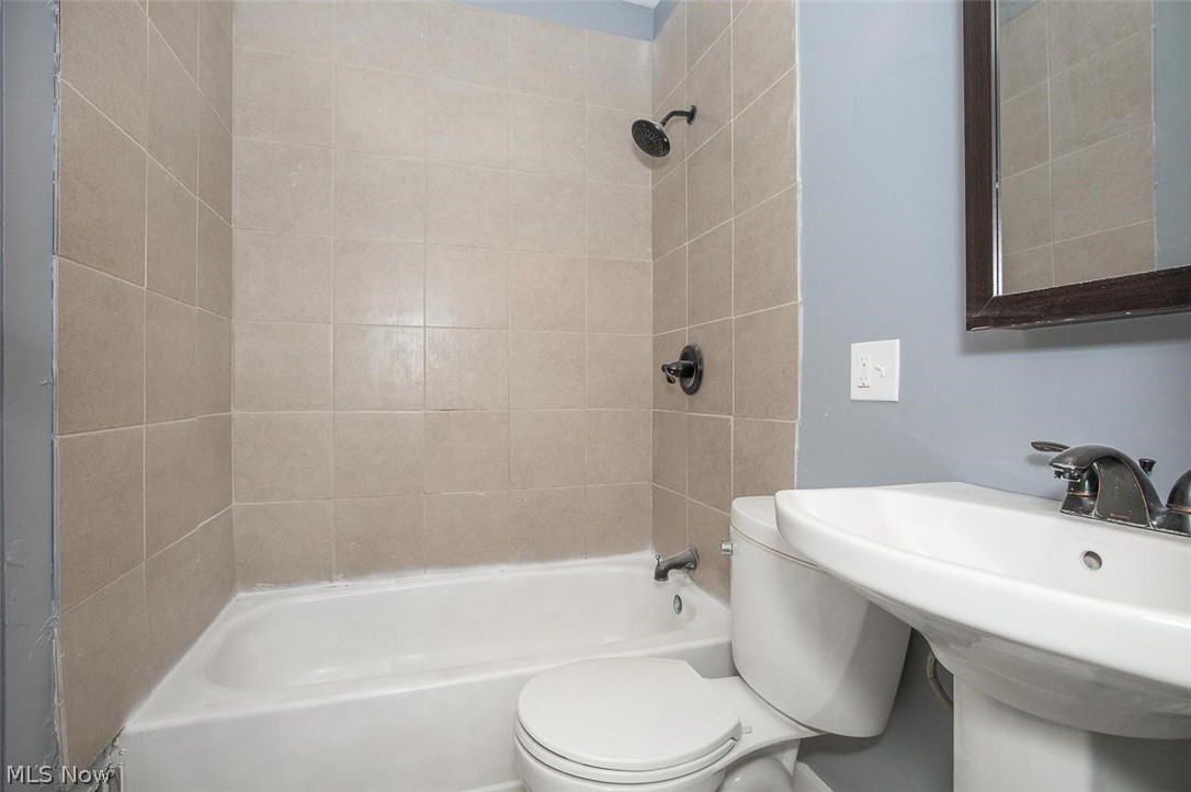 11429 Lardet Avenue Cleveland OH 44104