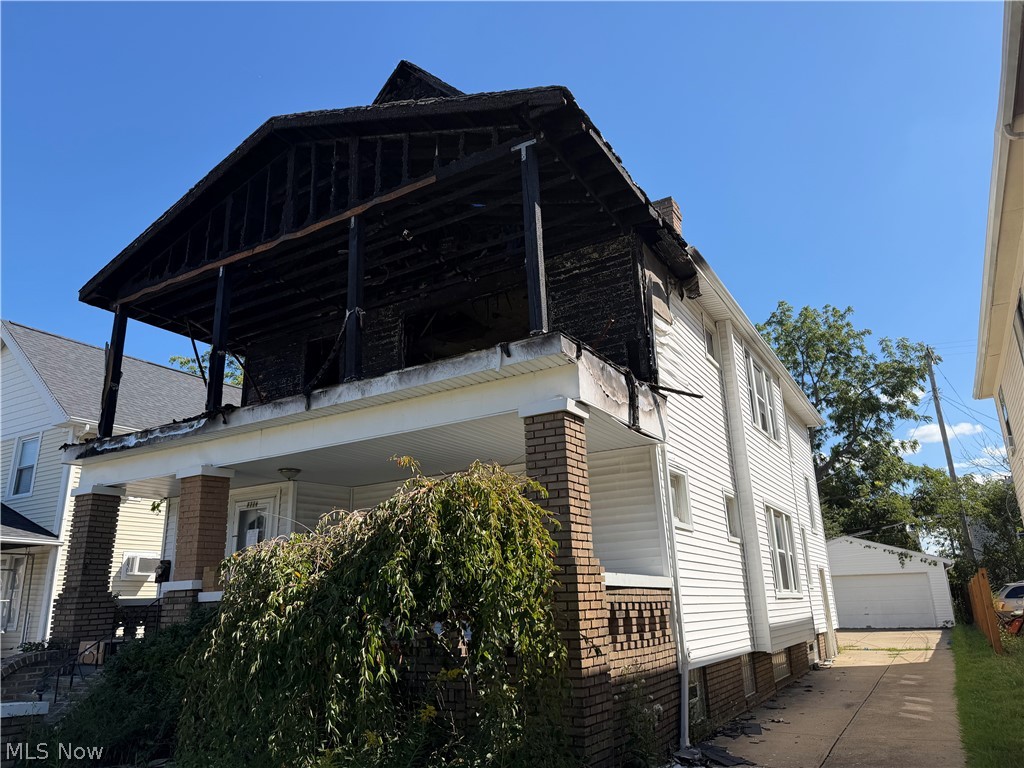 2095 Bunts Road Lakewood OH 44107