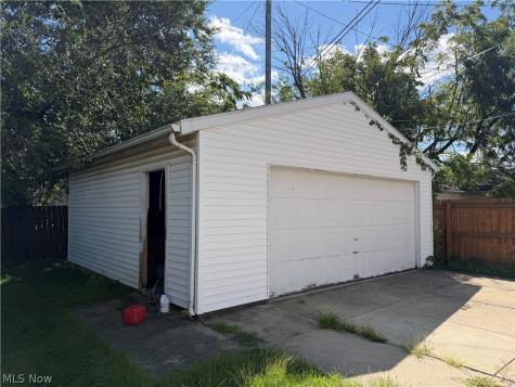 2095 Bunts Road Lakewood OH 44107