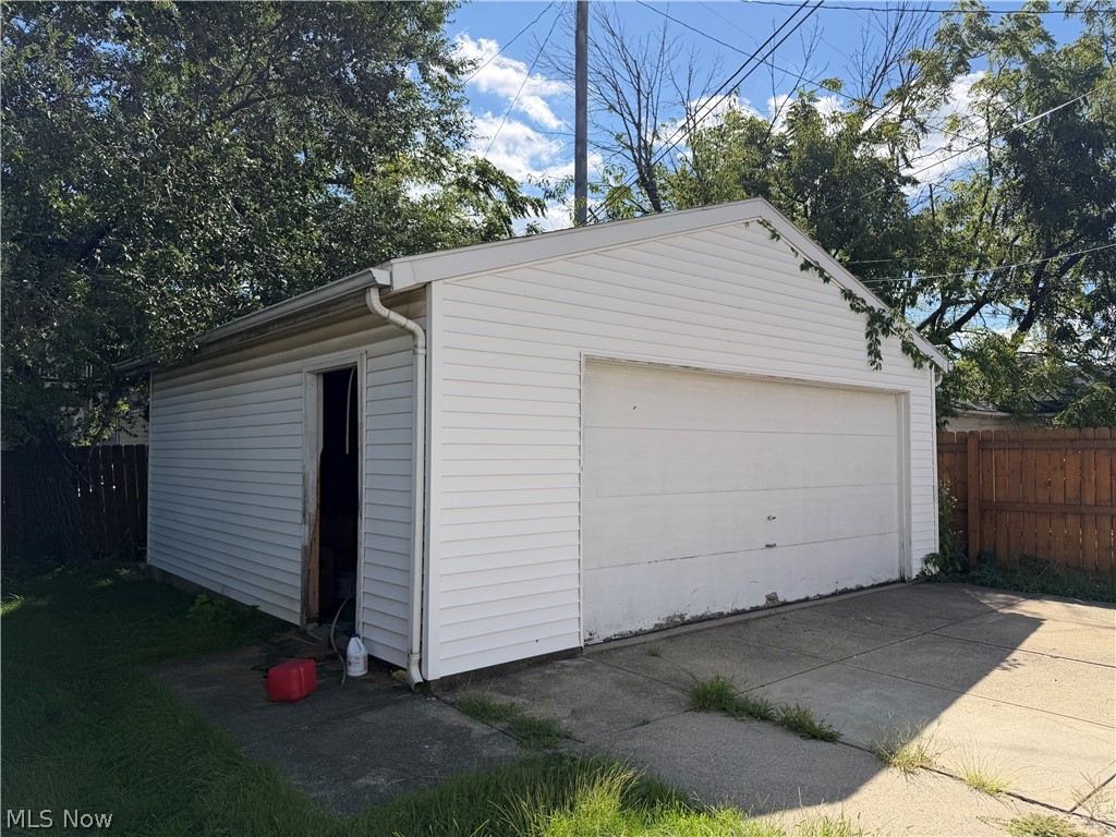 2095 Bunts Road Lakewood OH 44107