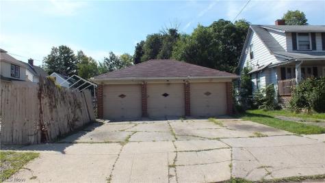 16727 Grovewood Avenue Cleveland OH 44110