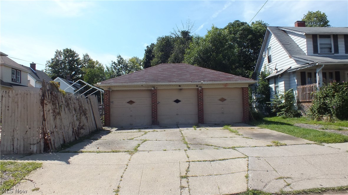 16727 Grovewood Avenue Cleveland OH 44110