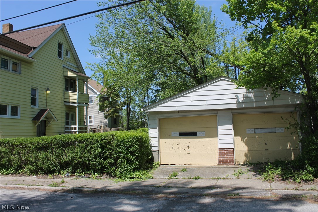 3281 E 118th Street Cleveland OH 44120
