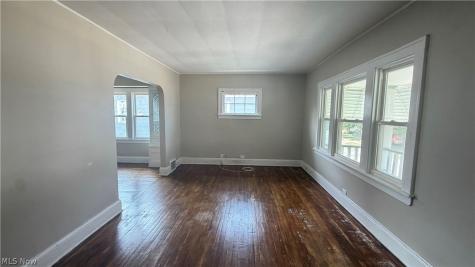 4143 E 142nd Street Cleveland OH 44128