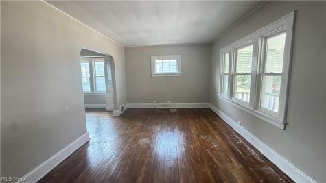 4143 E 142nd Street Cleveland OH 44128