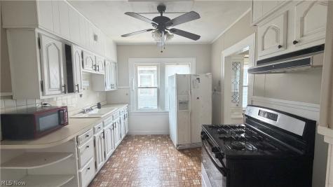 4143 E 142nd Street Cleveland OH 44128