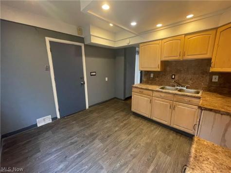 11903 Avon Avenue Cleveland OH 44105