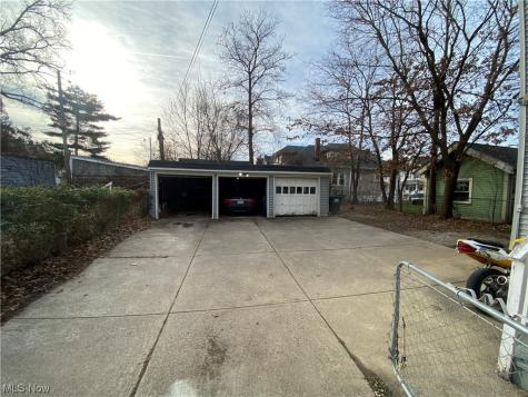 16119 Clifton Lakewood OH 44107