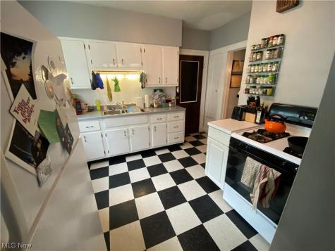 16119 Clifton Lakewood OH 44107