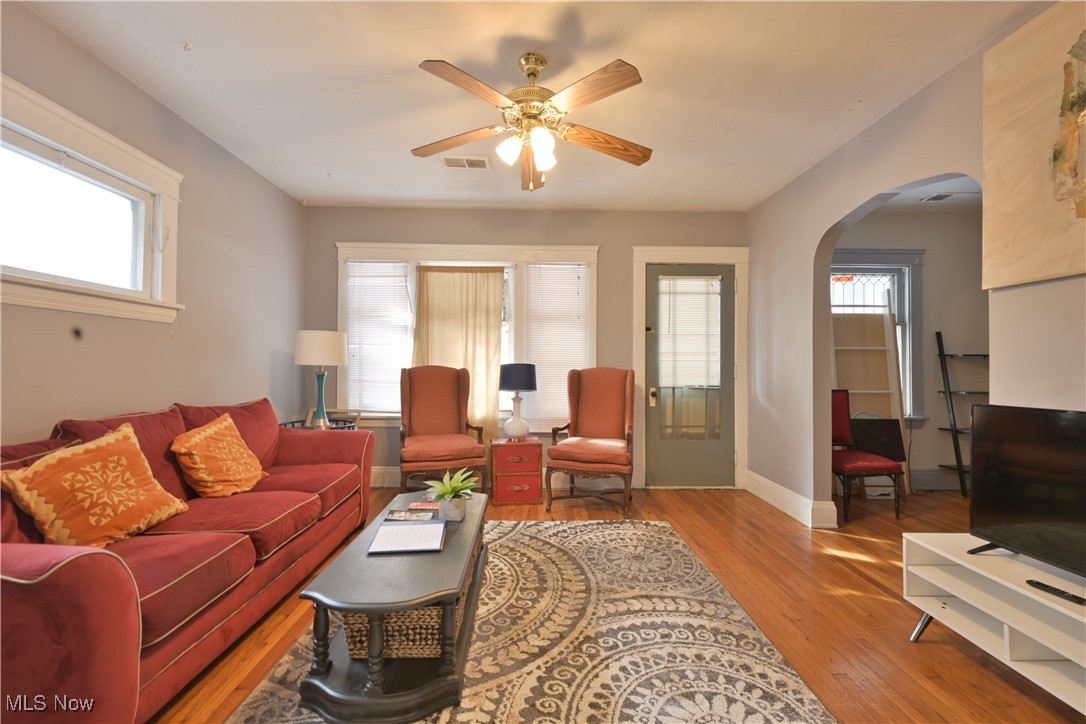 2589 W 10th Street Cleveland OH 44113