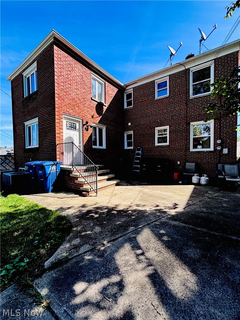 2024 Carabel Avenue Lakewood OH 44107