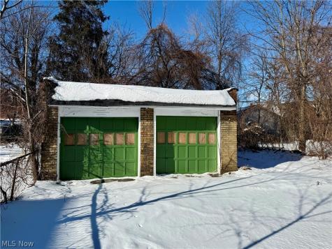 15517 Kipling Avenue Cleveland OH 44110