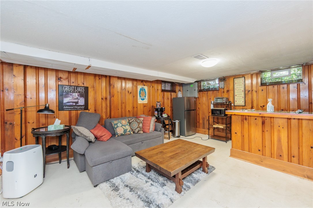 13833 Clifton Boulevard Lakewood OH 44107