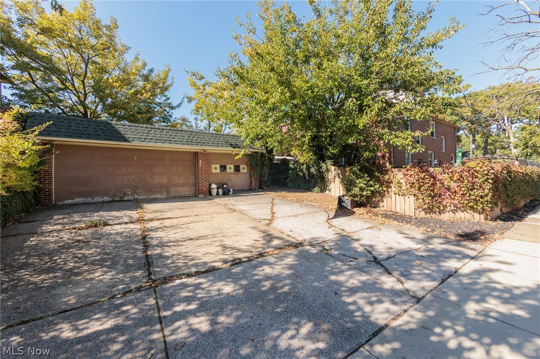 13833 Clifton Boulevard Lakewood OH 44107