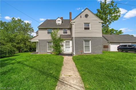3113 Ashwood Cleveland OH 44120