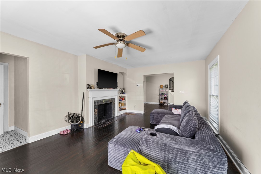 3113 Ashwood Cleveland OH 44120