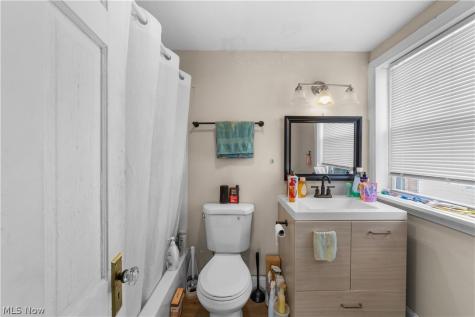3113 Ashwood Cleveland OH 44120