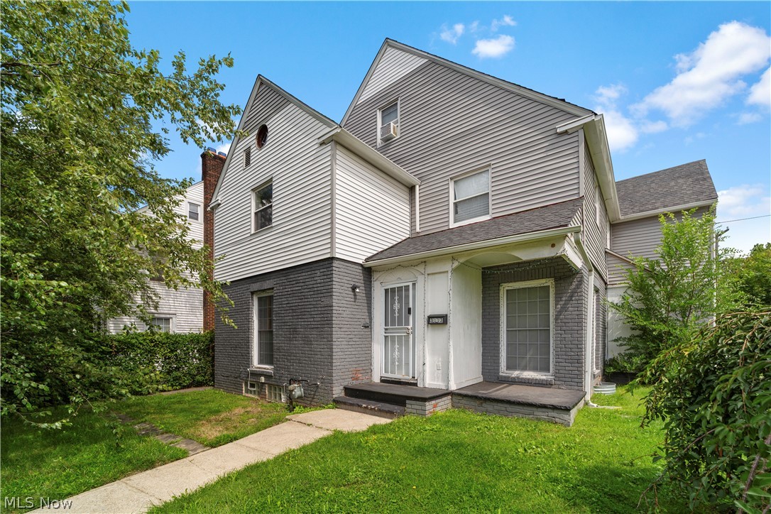 3113 Ashwood Cleveland OH 44120