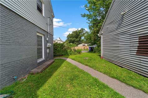 3113 Ashwood Cleveland OH 44120