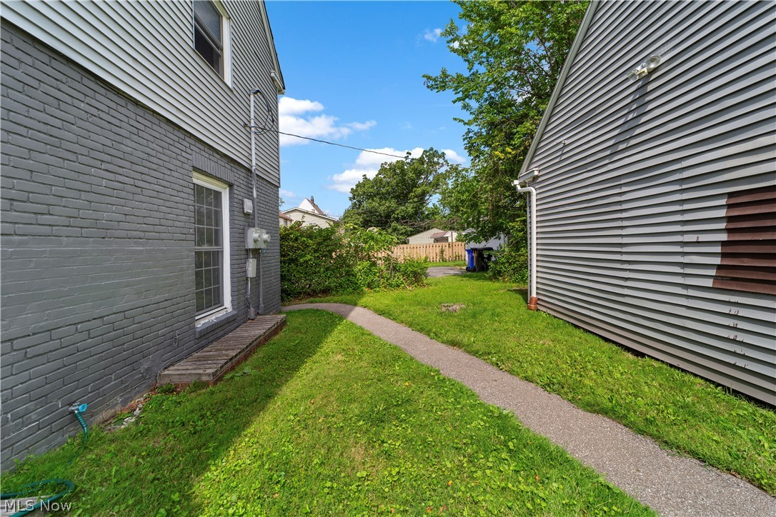 3113 Ashwood Cleveland OH 44120