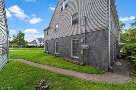 3113 Ashwood Cleveland OH 44120