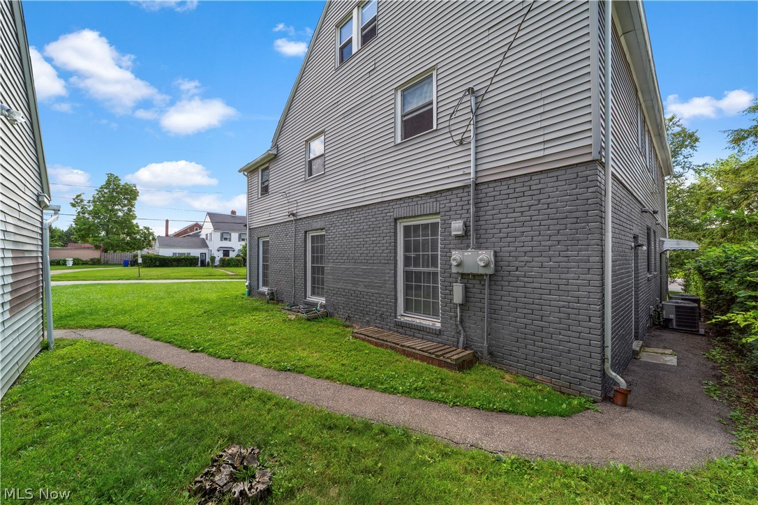 3113 Ashwood Cleveland OH 44120