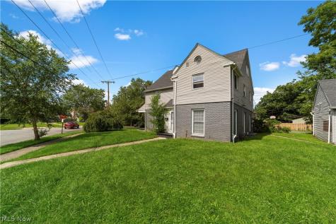 3113 Ashwood Cleveland OH 44120