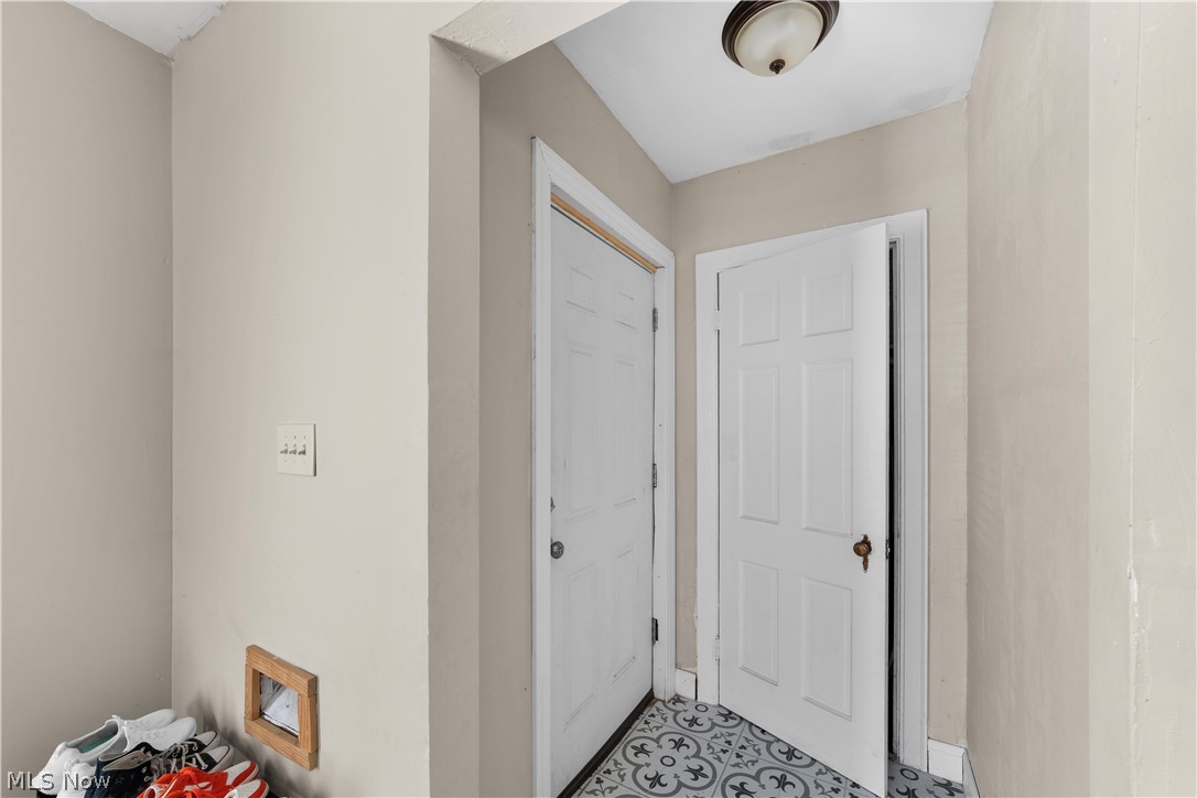 3113 Ashwood Cleveland OH 44120