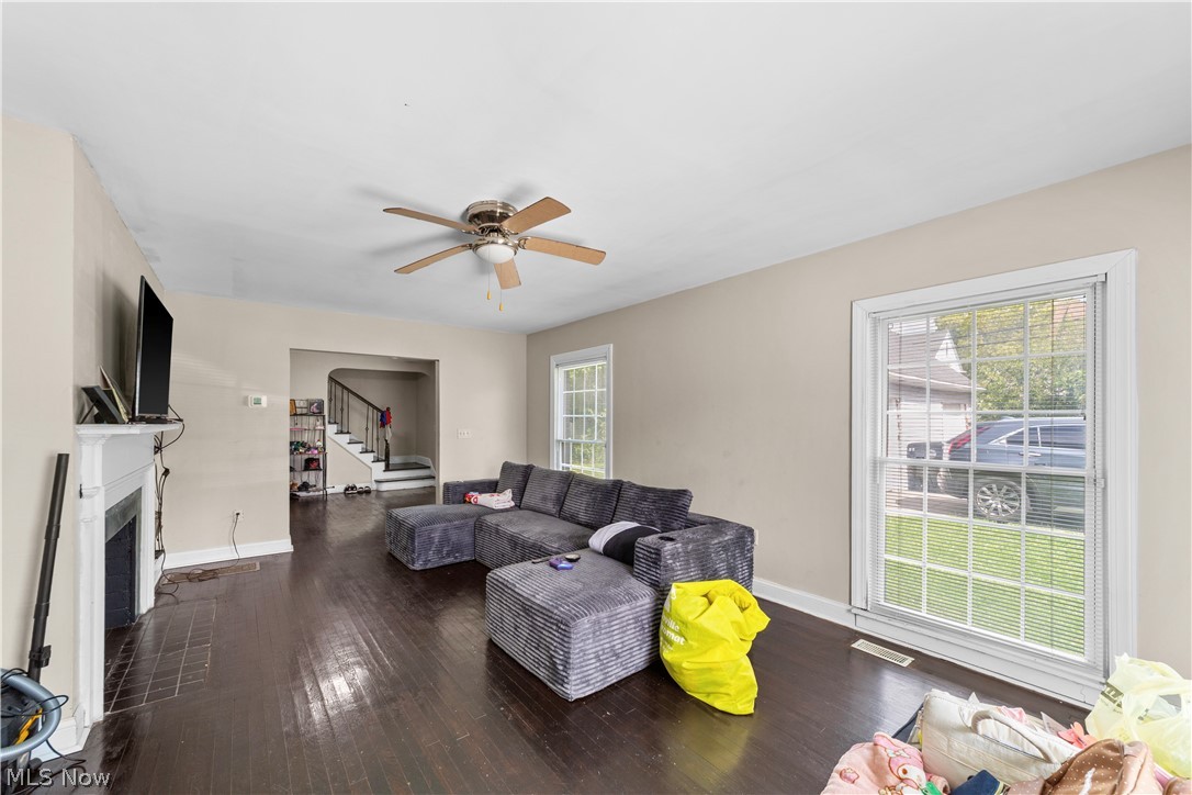 3113 Ashwood Cleveland OH 44120