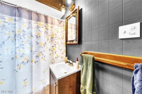 99 Ellenwood Avenue Bedford OH 44146