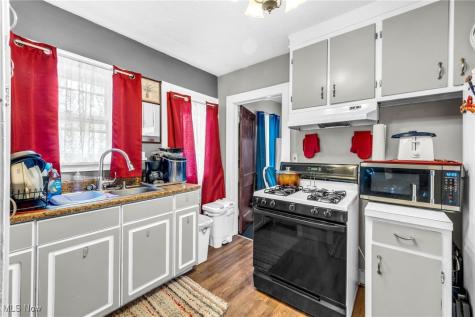 99 Ellenwood Avenue Bedford OH 44146