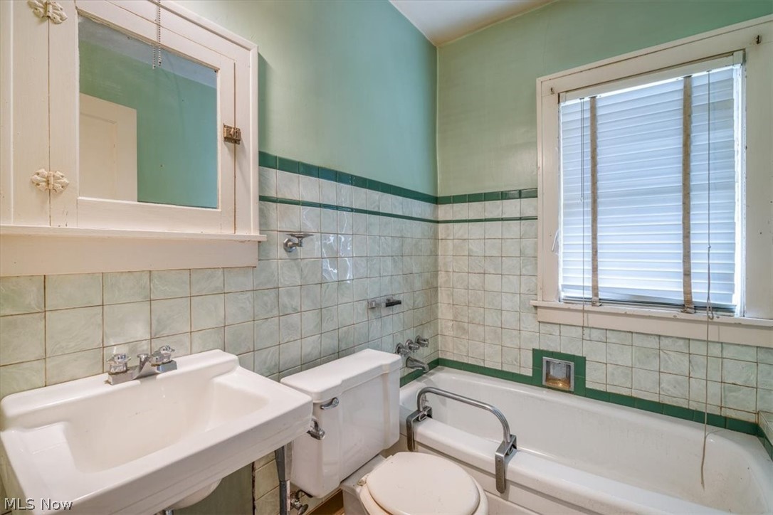 9500 Parkview Avenue Cleveland OH 44104