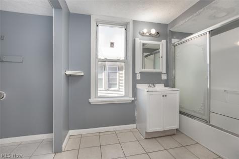 7815 Jeffries Avenue Cleveland OH 44105