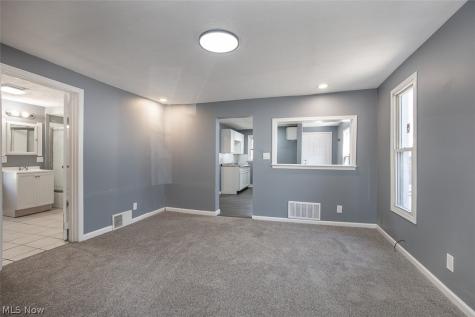 7815 Jeffries Avenue Cleveland OH 44105
