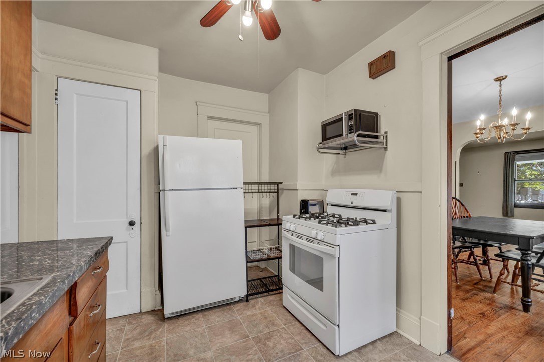 1606 Larchmont Avenue Lakewood OH 44107