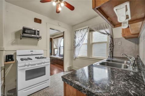 1606 Larchmont Avenue Lakewood OH 44107