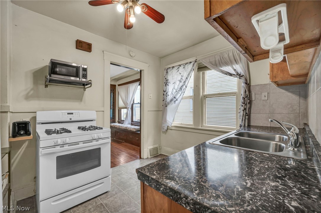 1606 Larchmont Avenue Lakewood OH 44107