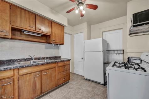 1606 Larchmont Avenue Lakewood OH 44107
