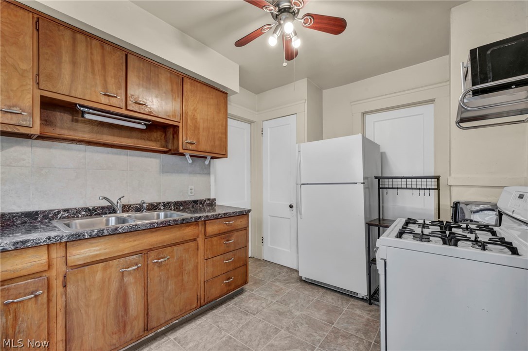 1606 Larchmont Avenue Lakewood OH 44107