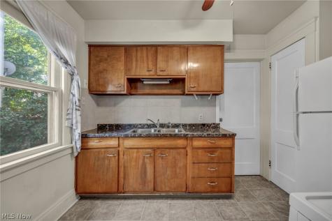 1606 Larchmont Avenue Lakewood OH 44107