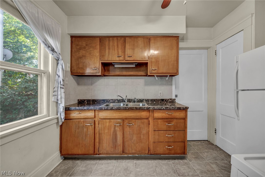 1606 Larchmont Avenue Lakewood OH 44107