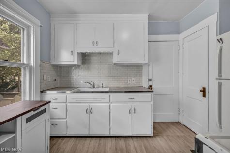 1606 Larchmont Avenue Lakewood OH 44107