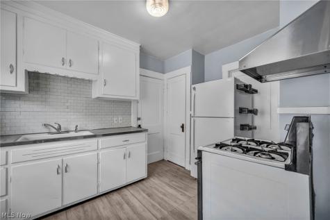 1606 Larchmont Avenue Lakewood OH 44107