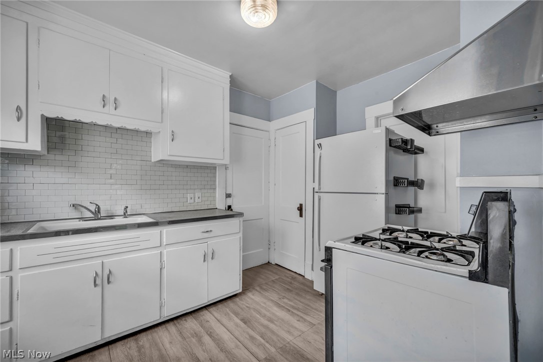 1606 Larchmont Avenue Lakewood OH 44107