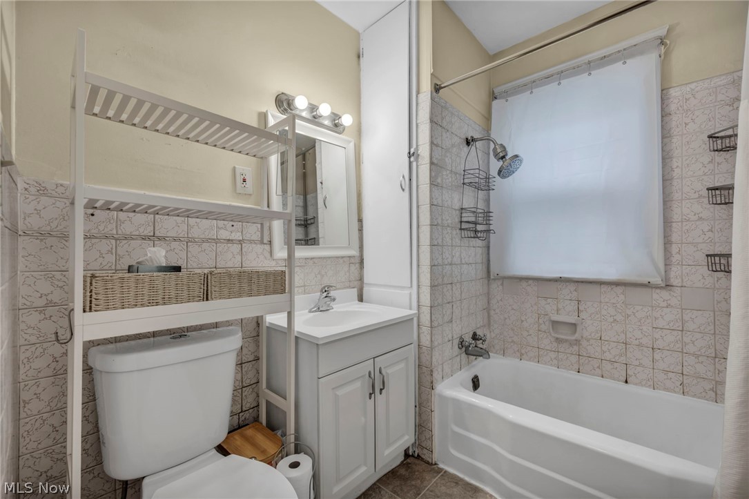 1606 Larchmont Avenue Lakewood OH 44107