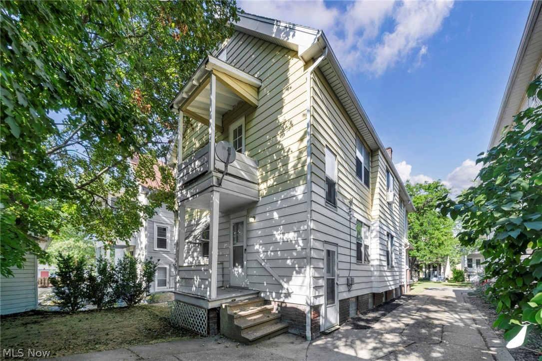 1606 Larchmont Avenue Lakewood OH 44107