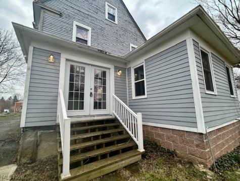 18112 Chagrin Boulevard Shaker Heights OH 44122