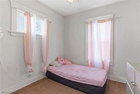 4025 E 144th Street Cleveland OH 44128