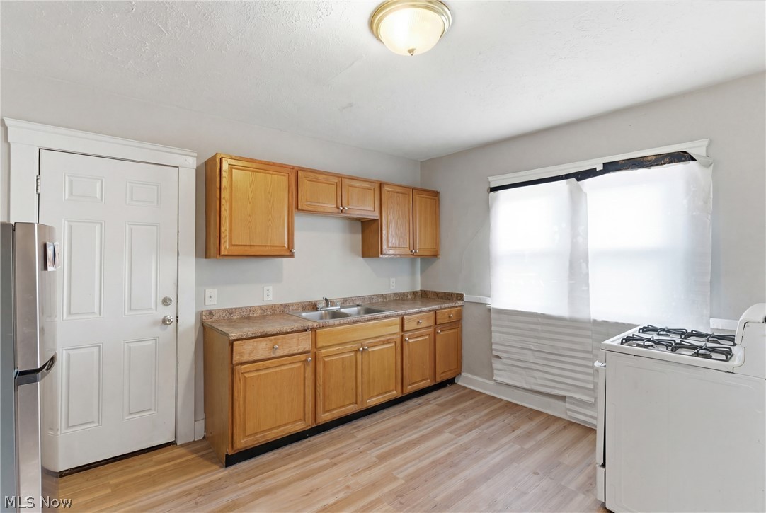 4025 E 144th Street Cleveland OH 44128